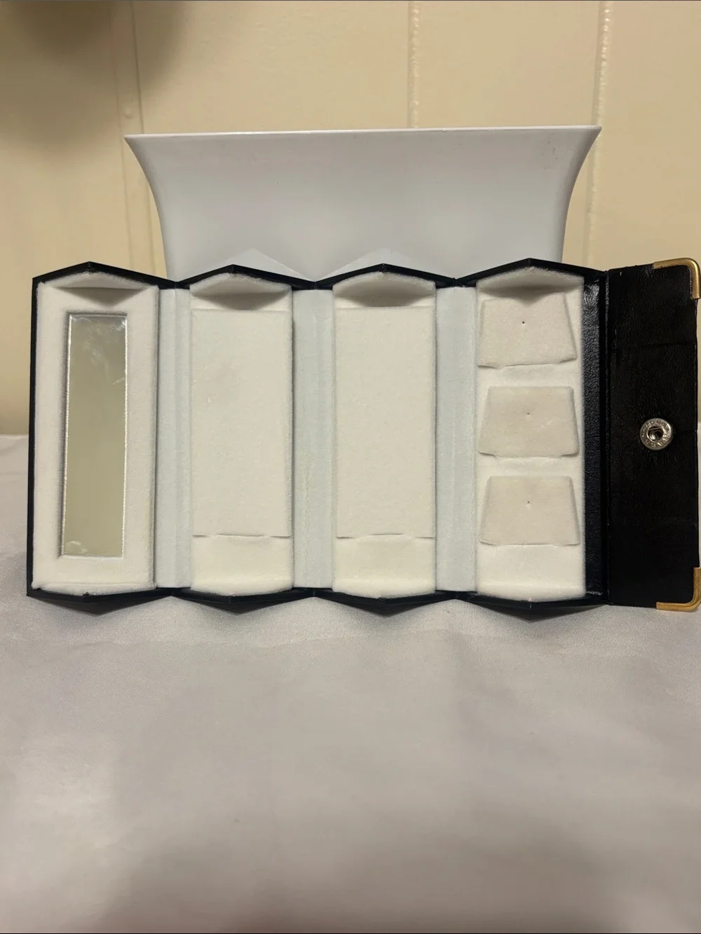 NIB / NWT Travel Jewelry Organizer Fold Out Case Container Holder Mirror